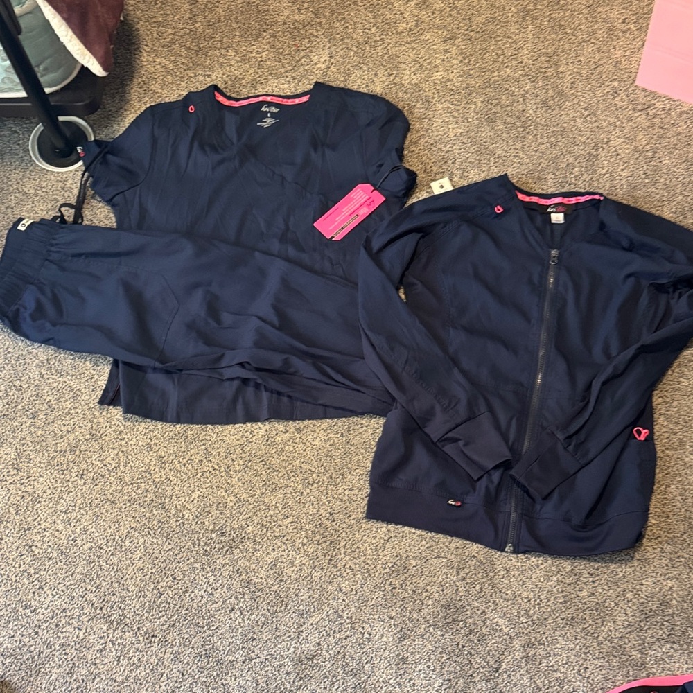 Koi lite 3 piece scrub set
